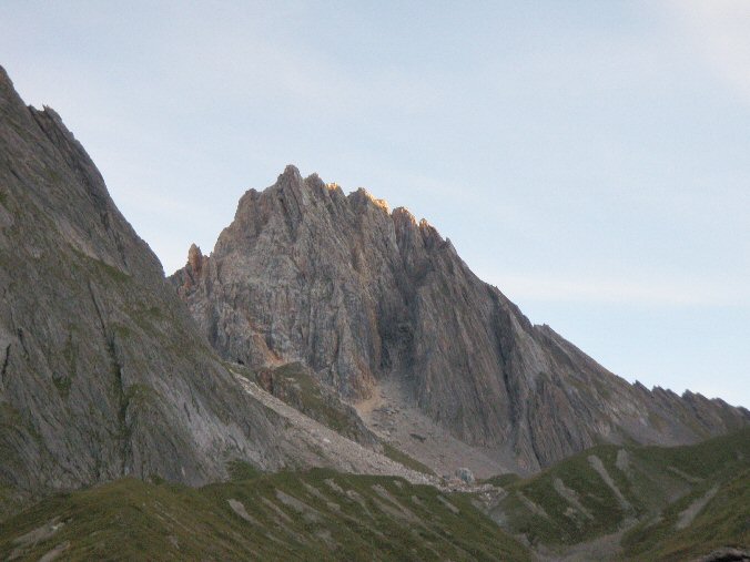 Aiguille de la Nova 004.jpg - Le sommet de l'Aiguille de la Nova qui prend le soleil